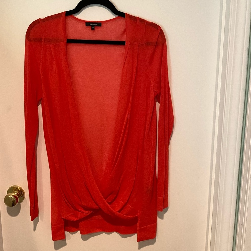 RW&Co. coral colored surplice high-low lightweight sweater. Sz M. NWOT.